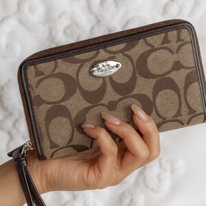 Coach 🤎 Brown Classic Signature Double Zip Around Wallet NWOT